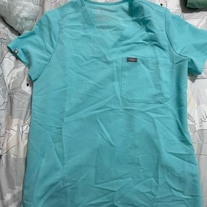 Catarina one pocket scrub top